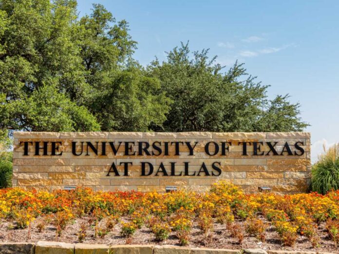 Sunny,View,Of,The,Sign,Of,The,University,Of,Texas
