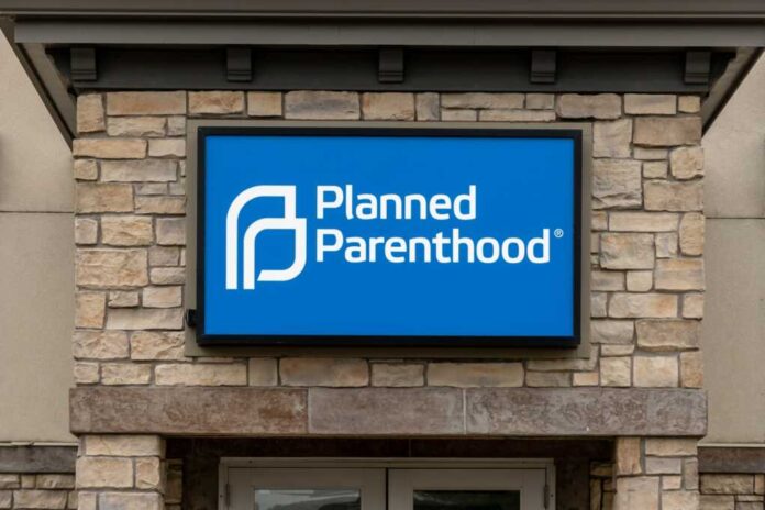 Minneapolis,,Mn,,Usa,-,June,12,,2022:,Planned,Parenthood,Clinic