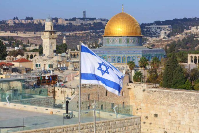 Jerusalem,Old,City,With,Dome,Of,The,Rock,And,Flag