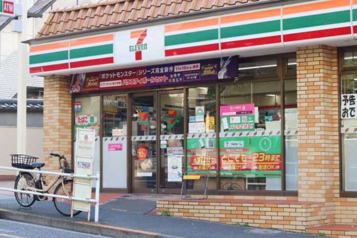 Tokyo,,Japan,-,November,12,,2022:,Front,Of,A,7-eleven