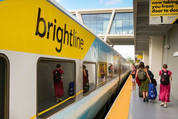 Fort,Lauderdale,,Florida,,Usa,-,2,December,2023:,Passengers,Waiting