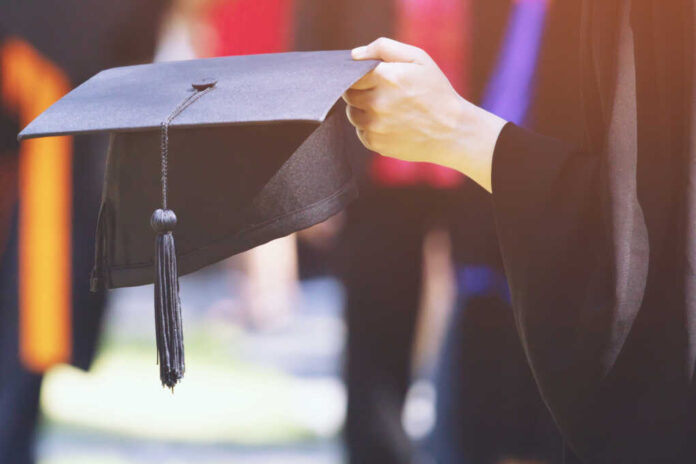 Graduation,student,Hold,Hats,In,Hand,During,Commencement,Success,Graduates,Of