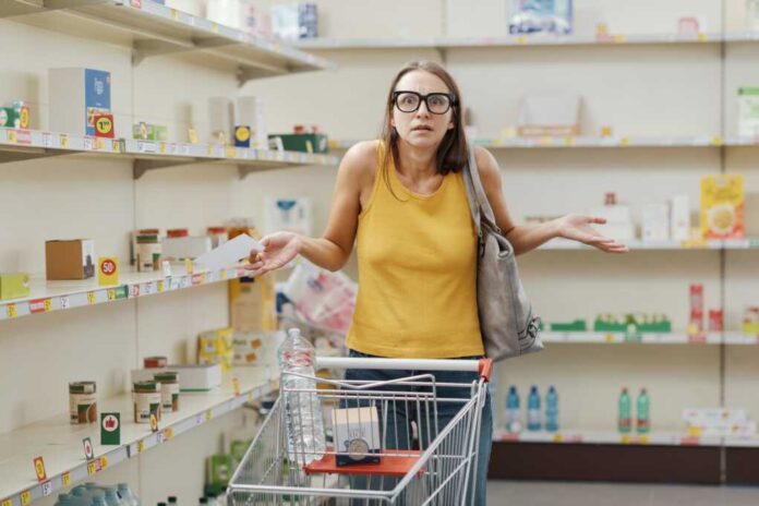 Shocked,Panicked,Woman,Doing,Grocery,Shopping,At,The,Supermarket,,The