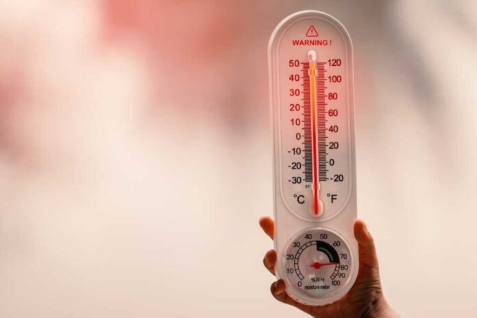 Extreme,Heat,Warning,Temperature,Rising,Above,100°f,Urban,Setting,Safety