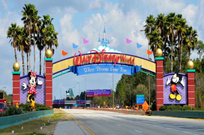 Entrance,Arch,To,Walt,Disney,Magic,Kingdom,Theme,Park,Orlando