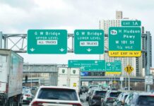 Traffic signs directing vehicles towards G W Bridge and Hudson Parkway