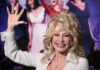 Dolly Parton waving at an event
