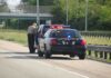 Ohio Death Sparks License Policy Fight Police officer conducting a traffic stop on a highway